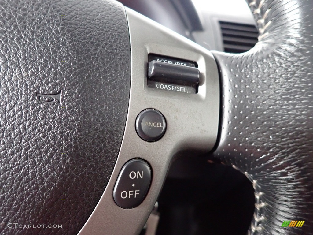 2011 Nissan Sentra SE-R Steering Wheel Photos