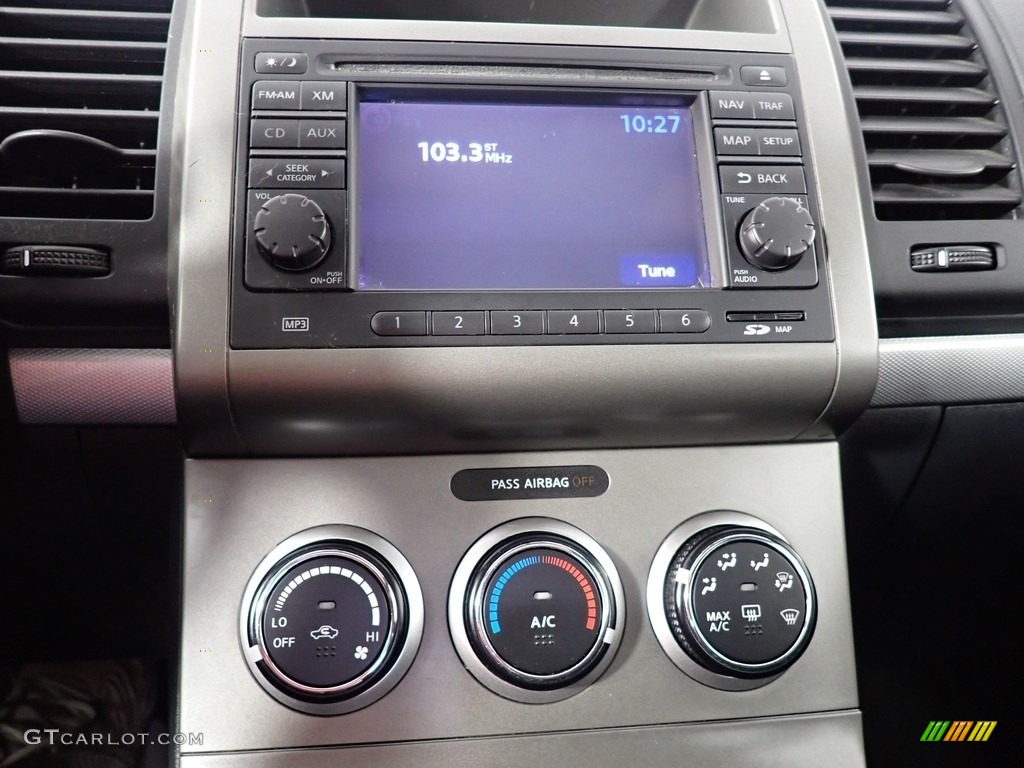 2011 Nissan Sentra SE-R Controls Photos