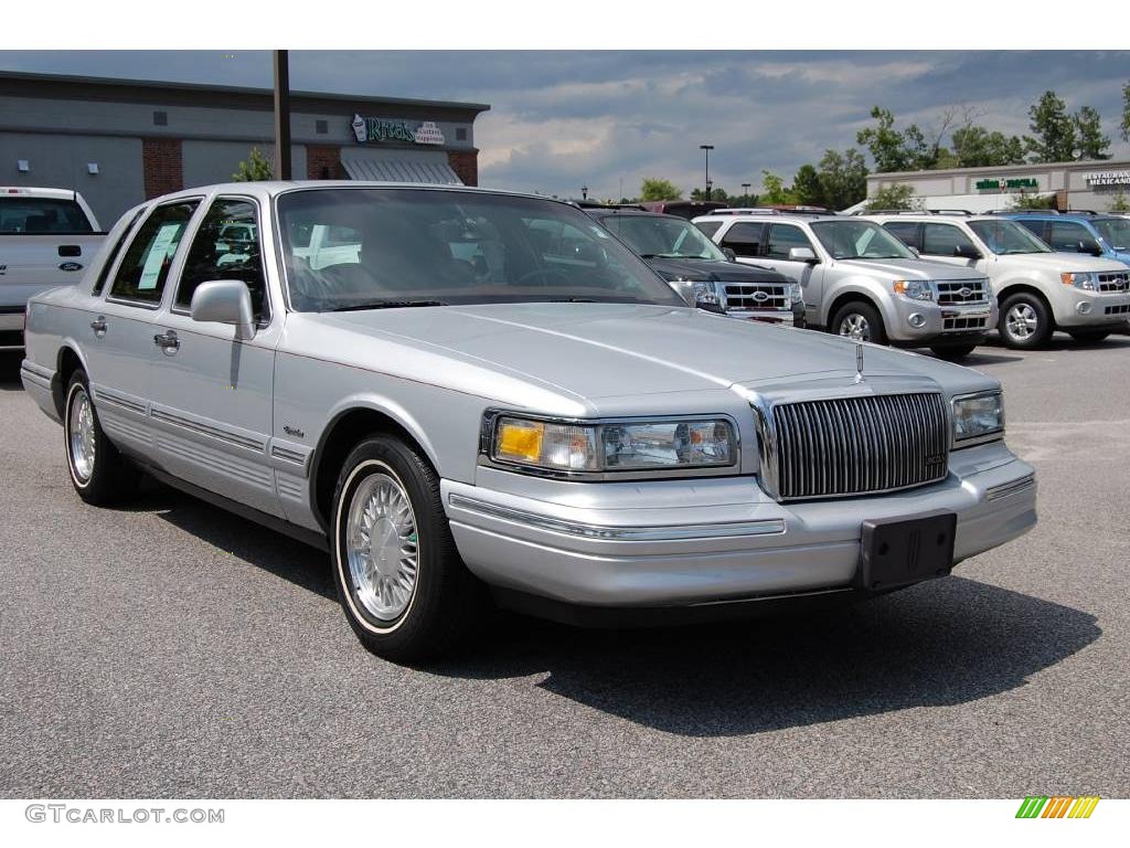 1997 Town Car Signature - Silver Frost Pearl Metallic / Red photo #1