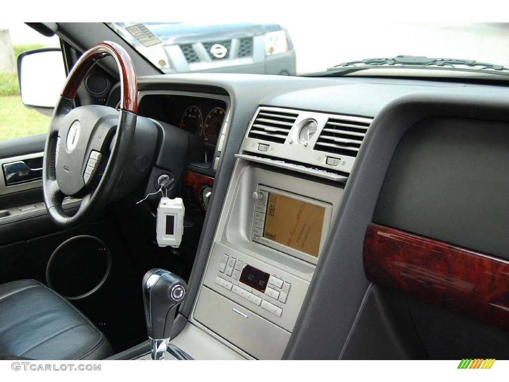 2006 Navigator Luxury 4x4 - Black / Charcoal Black photo #15