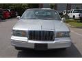 1997 Silver Frost Pearl Metallic Lincoln Town Car Signature  photo #12