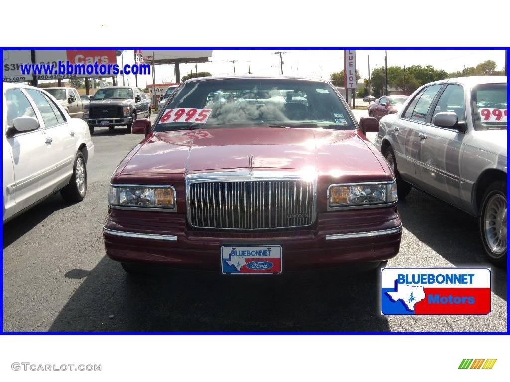 1997 Town Car Cartier - Toreador Red Metallic / Red photo #2