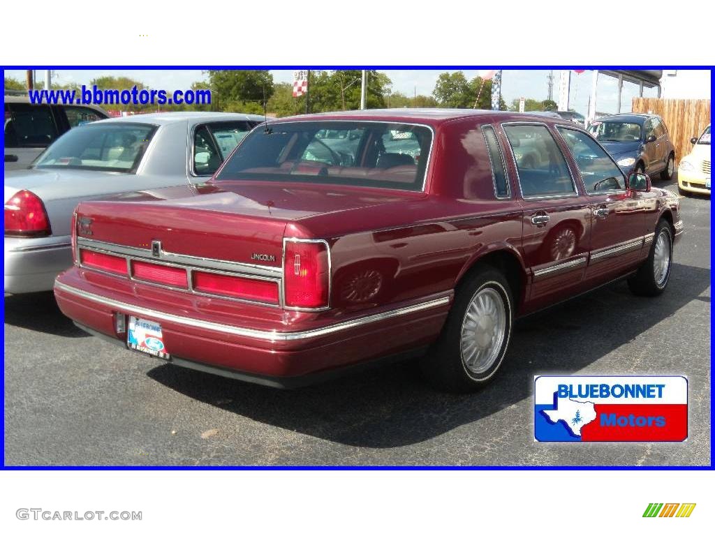 1997 Town Car Cartier - Toreador Red Metallic / Red photo #3