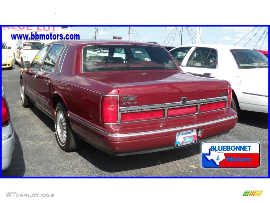 1997 Town Car Cartier - Toreador Red Metallic / Red photo #6
