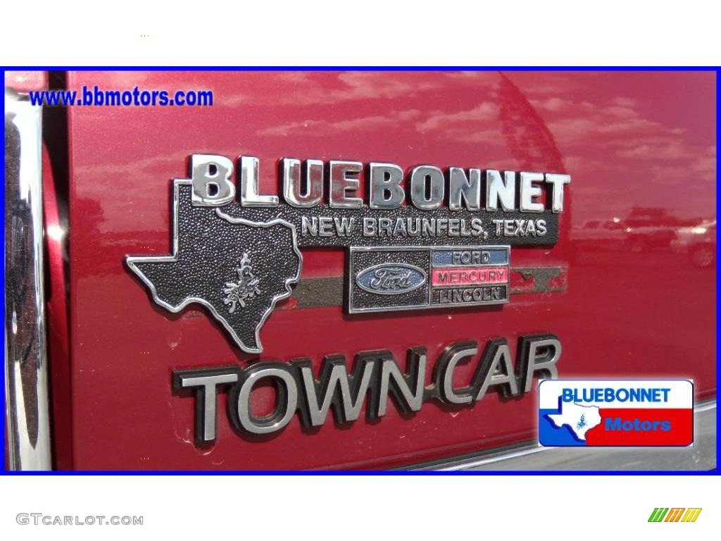1997 Town Car Cartier - Toreador Red Metallic / Red photo #9
