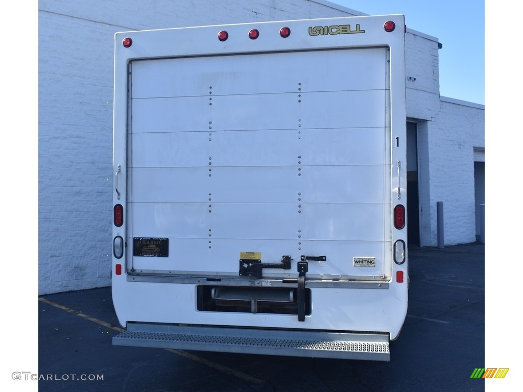 2017 Savana Cutaway 3500 Commercial Moving Truck - Summit White / Pewter photo #3