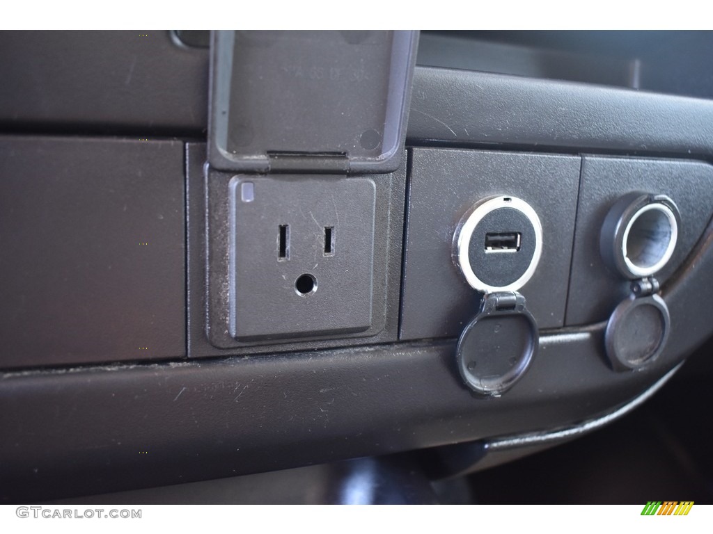 2017 Savana Cutaway 3500 Commercial Moving Truck - Summit White / Pewter photo #14