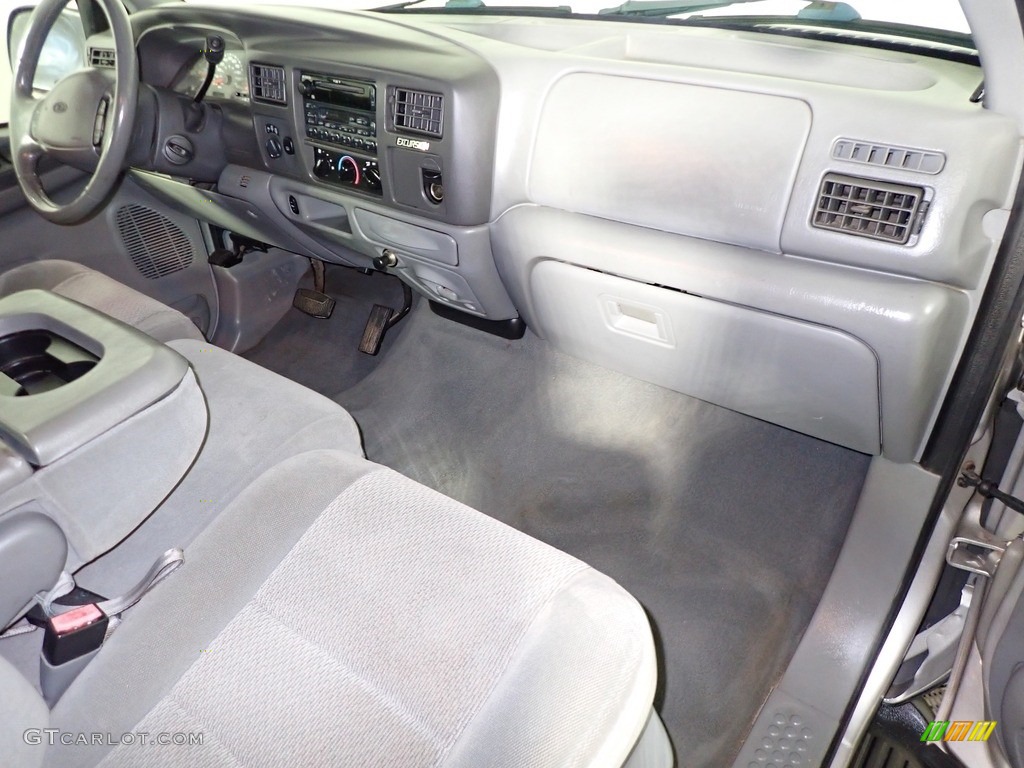 2002 Ford Excursion XLT 4x4 Dashboard Photos