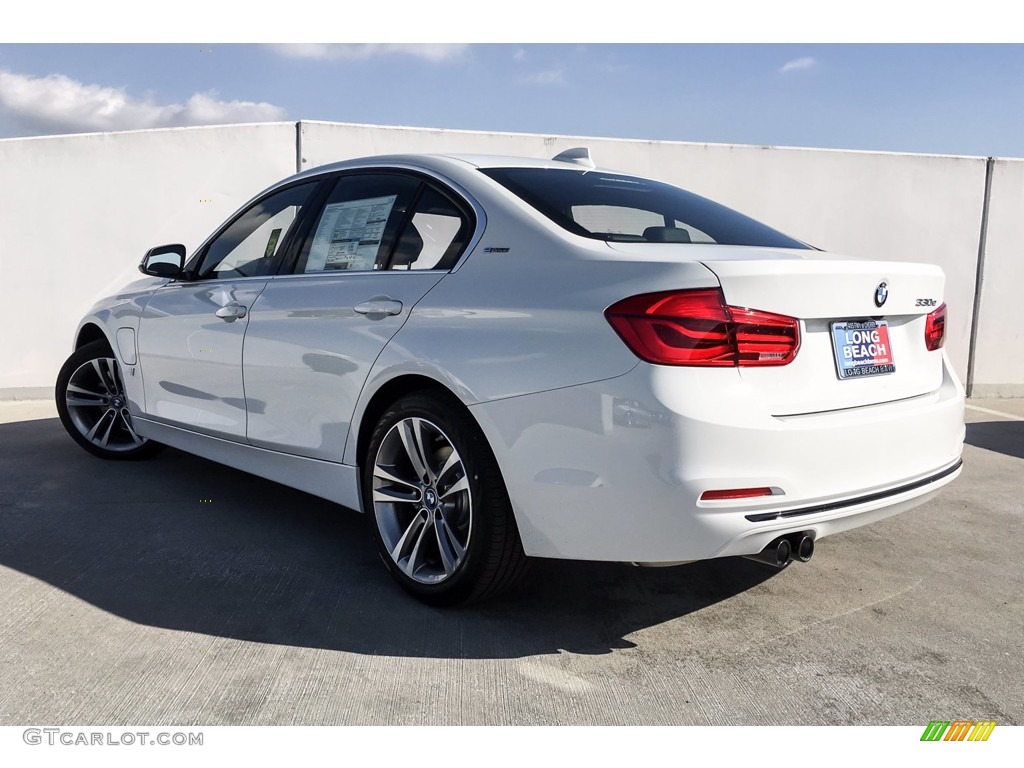 2018 3 Series 330e iPerformance Sedan - Alpine White / Black photo #2