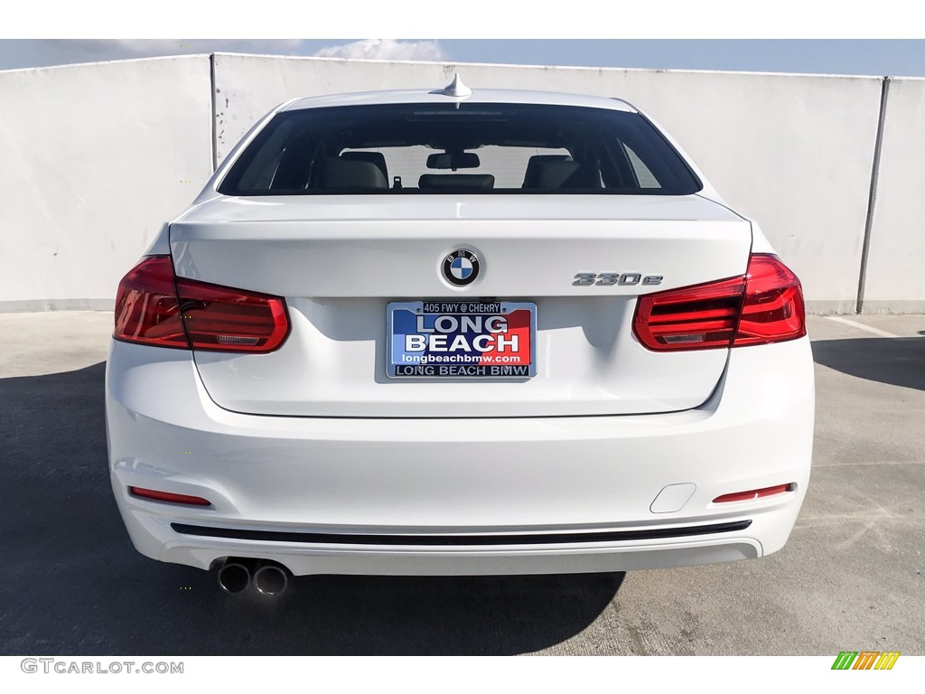 2018 3 Series 330e iPerformance Sedan - Alpine White / Black photo #3