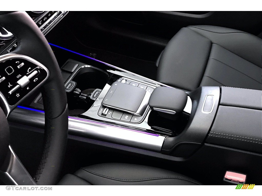 2021 Mercedes-Benz GLA 250 Controls Photos