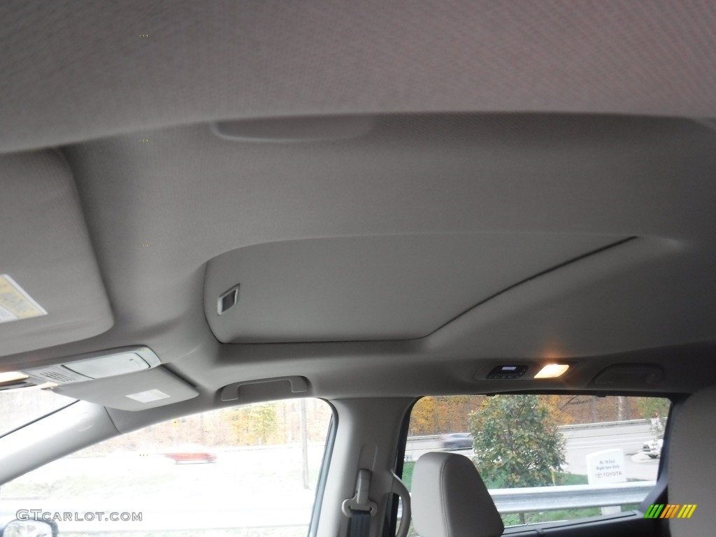 2019 Odyssey EX-L - Forest Mist Metallic / Beige photo #16