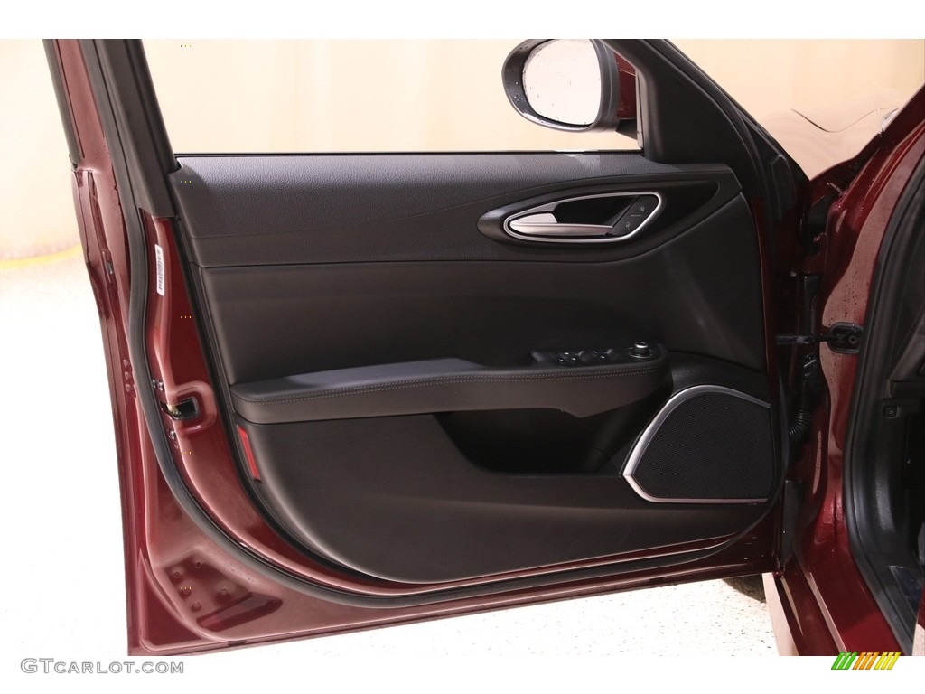 2018 Alfa Romeo Giulia Sport AWD Door Panel Photos