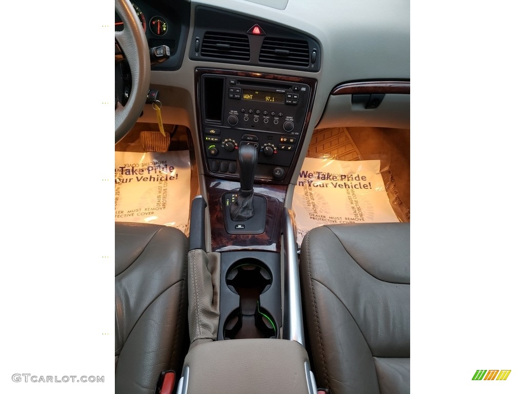 2006 XC70 AWD - Ice White / Taupe photo #16