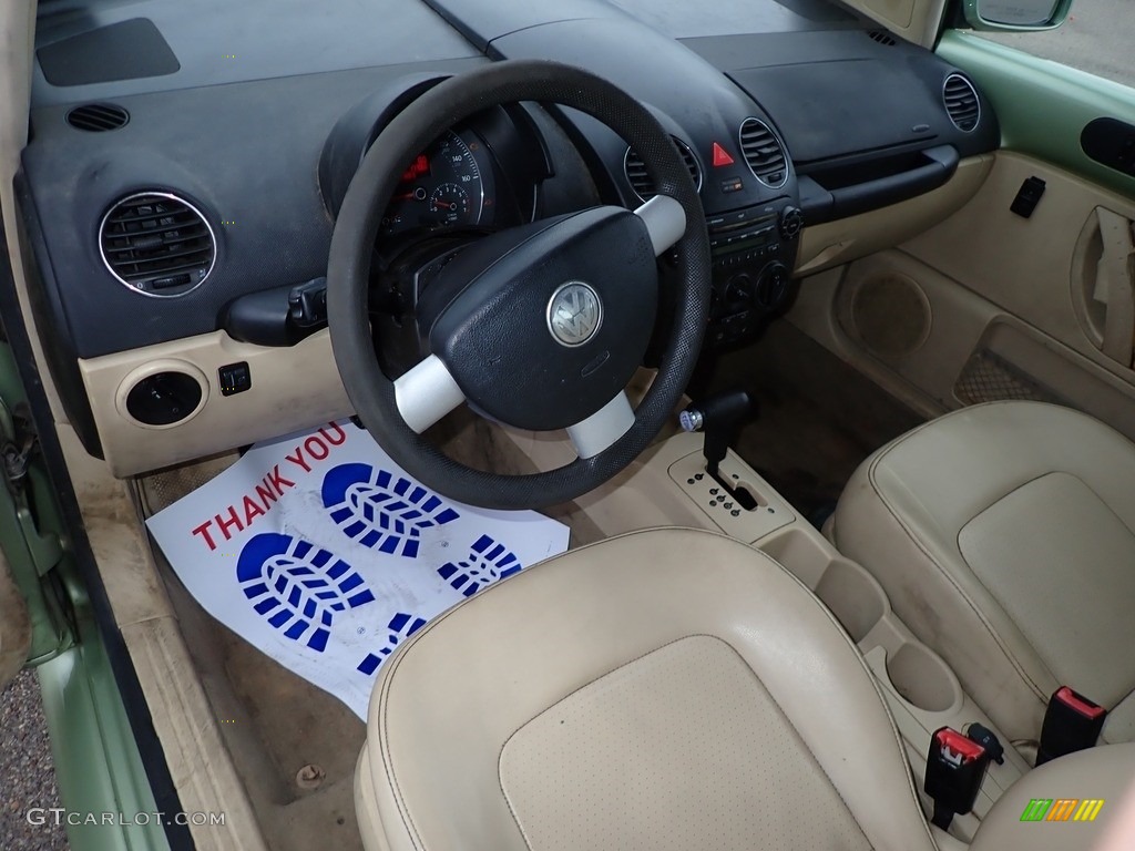 2006 Volkswagen New Beetle 2.5 Coupe Front Seat Photos