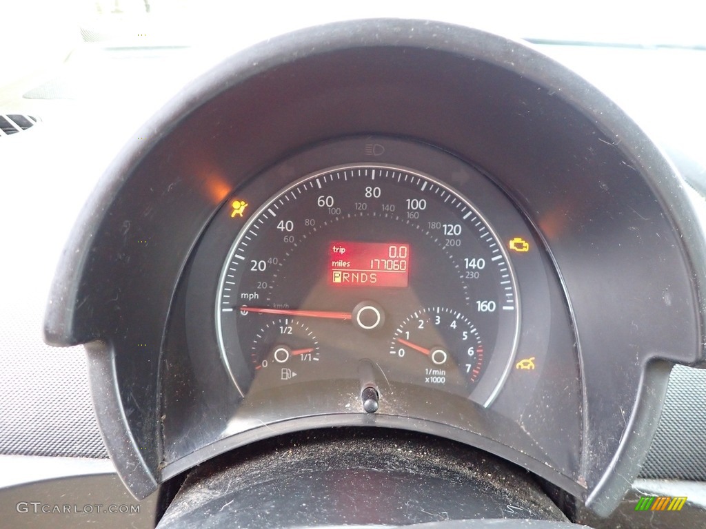 2006 Volkswagen New Beetle 2.5 Coupe Gauges Photos