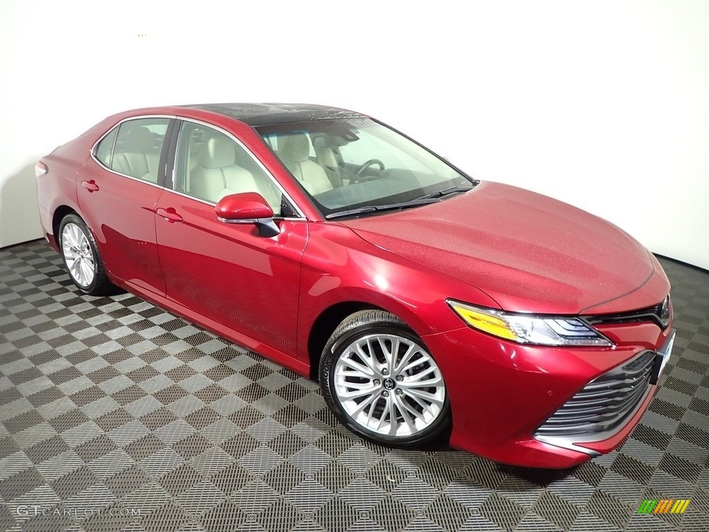 2018 Camry XLE - Ruby Flare Pearl / Macadamia photo #2