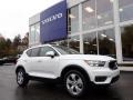 Front 3/4 View of 2021 XC40 T5 Momentum AWD