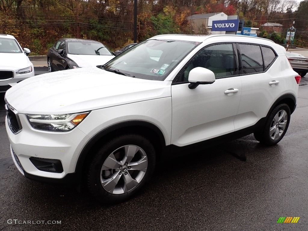 Crystal White Metallic 2021 Volvo XC40 T5 Momentum AWD Exterior Photo #140029966