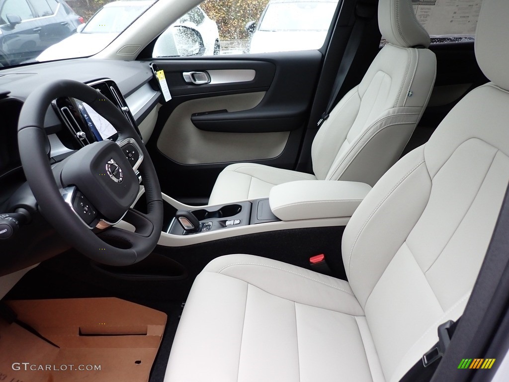 2021 Volvo XC40 T5 Momentum AWD Front Seat Photo #140030005