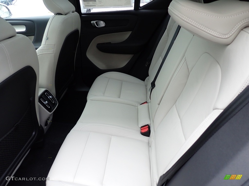Blond/Charcoal Interior 2021 Volvo XC40 T5 Momentum AWD Photo #140030026