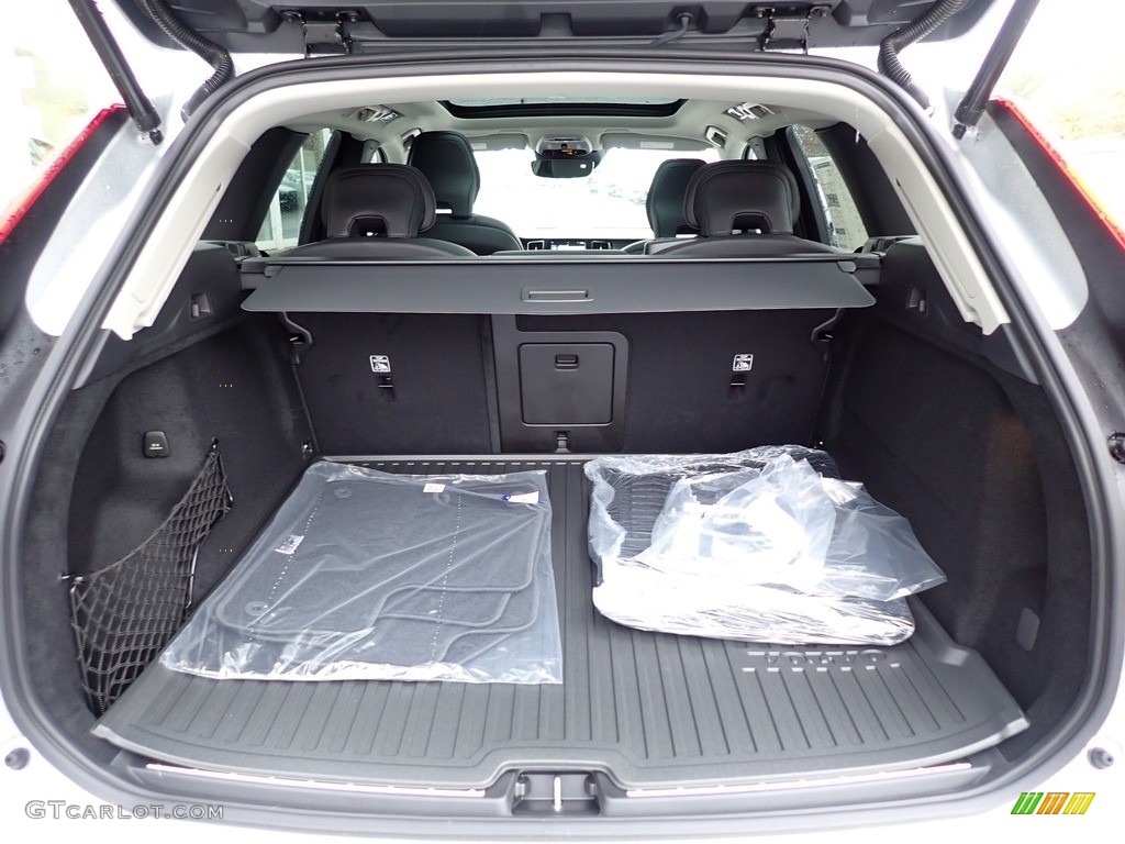 2021 XC60 T6 AWD Momentum - Bright Silver Metallic / Charcoal photo #3