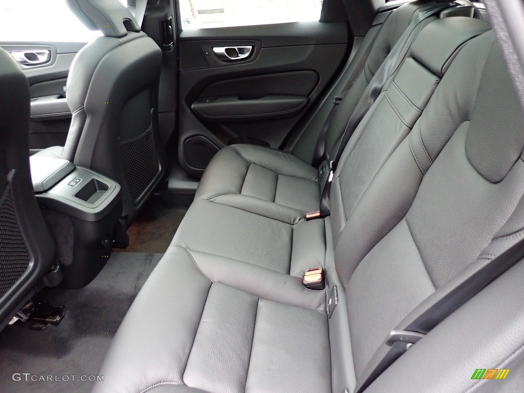 2021 XC60 T6 AWD Momentum - Bright Silver Metallic / Charcoal photo #8