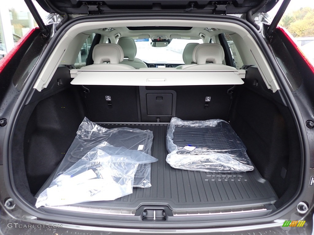 2021 Volvo XC60 T5 AWD Momentum Trunk Photo #140030566
