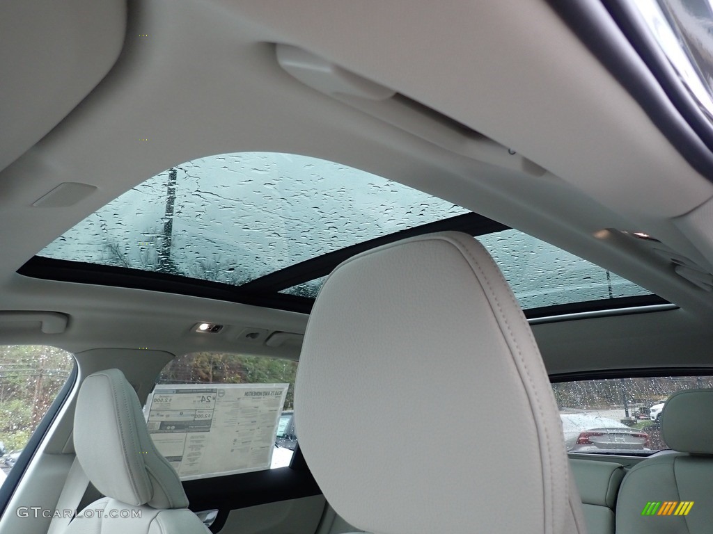 2021 Volvo XC60 T5 AWD Momentum Sunroof Photos