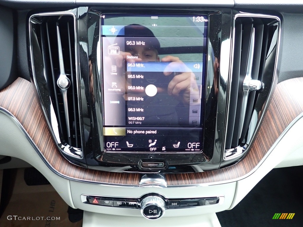 2021 Volvo XC60 T5 AWD Momentum Controls Photo #140030824