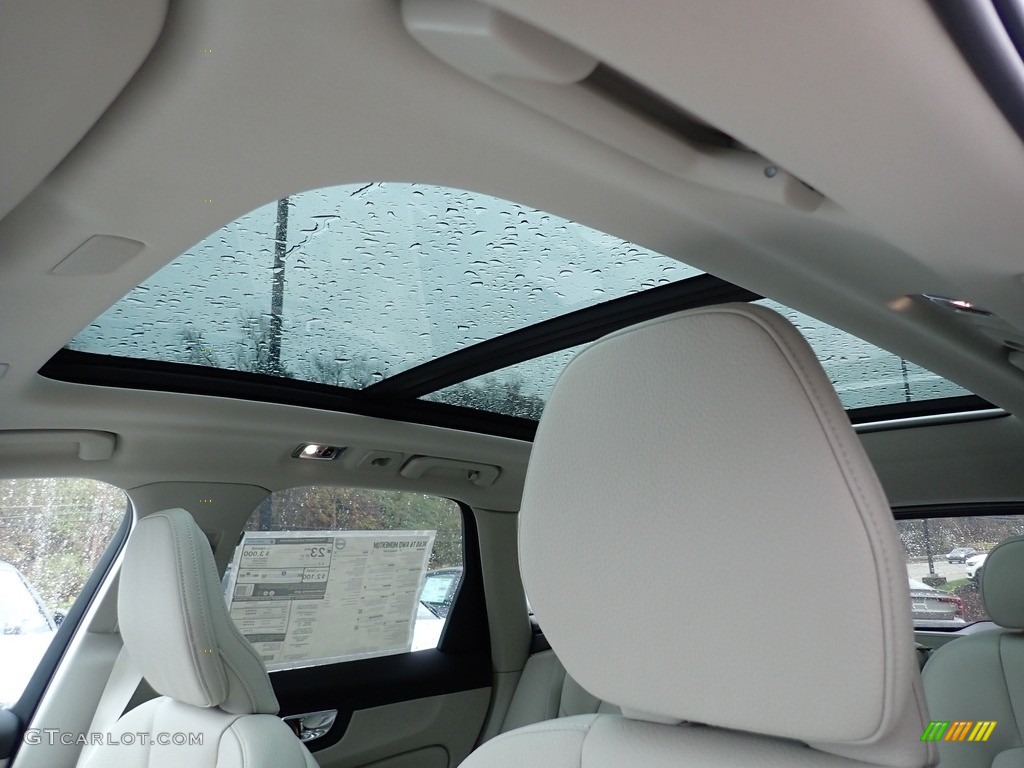 2021 Volvo XC60 T6 AWD Momentum Sunroof Photos