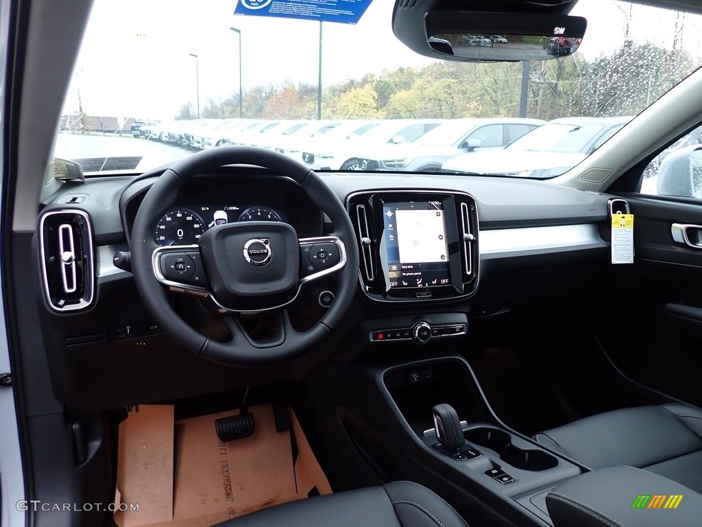 2021 Volvo XC40 T5 Momentum AWD Front Seat Photo #140031685