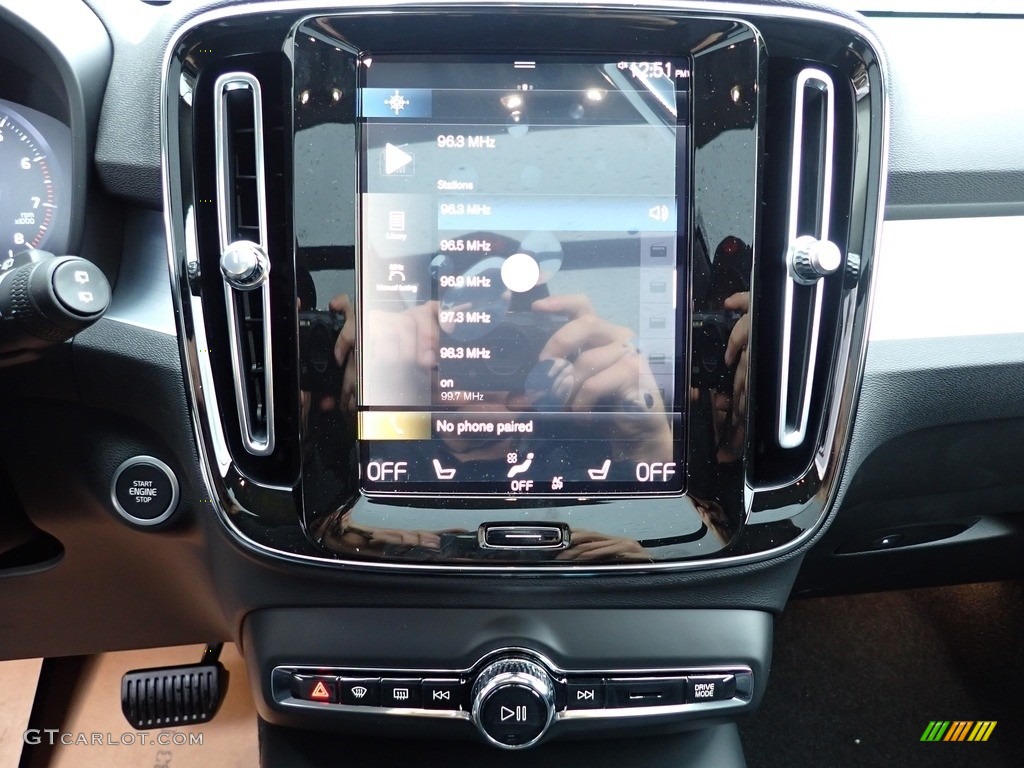 2021 Volvo XC40 T5 Momentum AWD Controls Photo #140031817