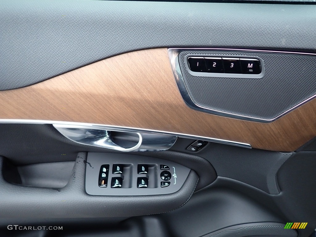 2021 Volvo XC90 T6 AWD Momentum Charcoal Door Panel Photo #140032027