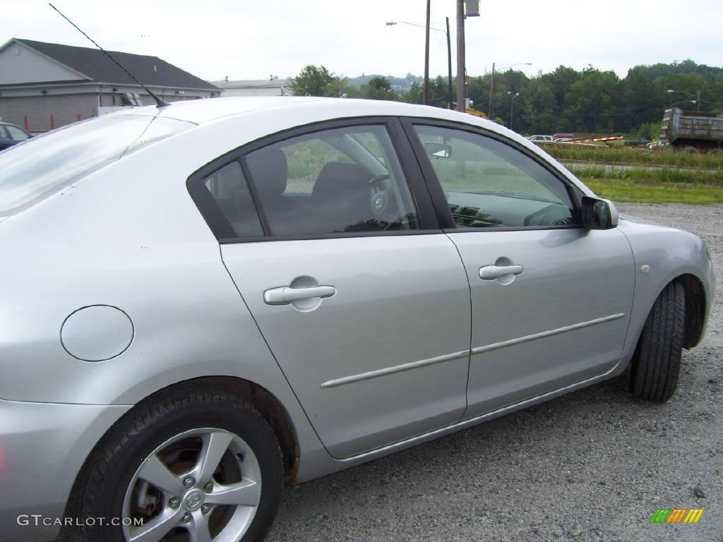 2004 MAZDA3 i Sedan - Sunlight Silver Mica / Black photo #4