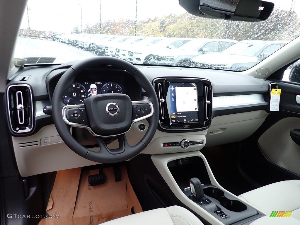 2021 XC40 T5 Momentum AWD - Black Stone / Blond/Charcoal photo #9