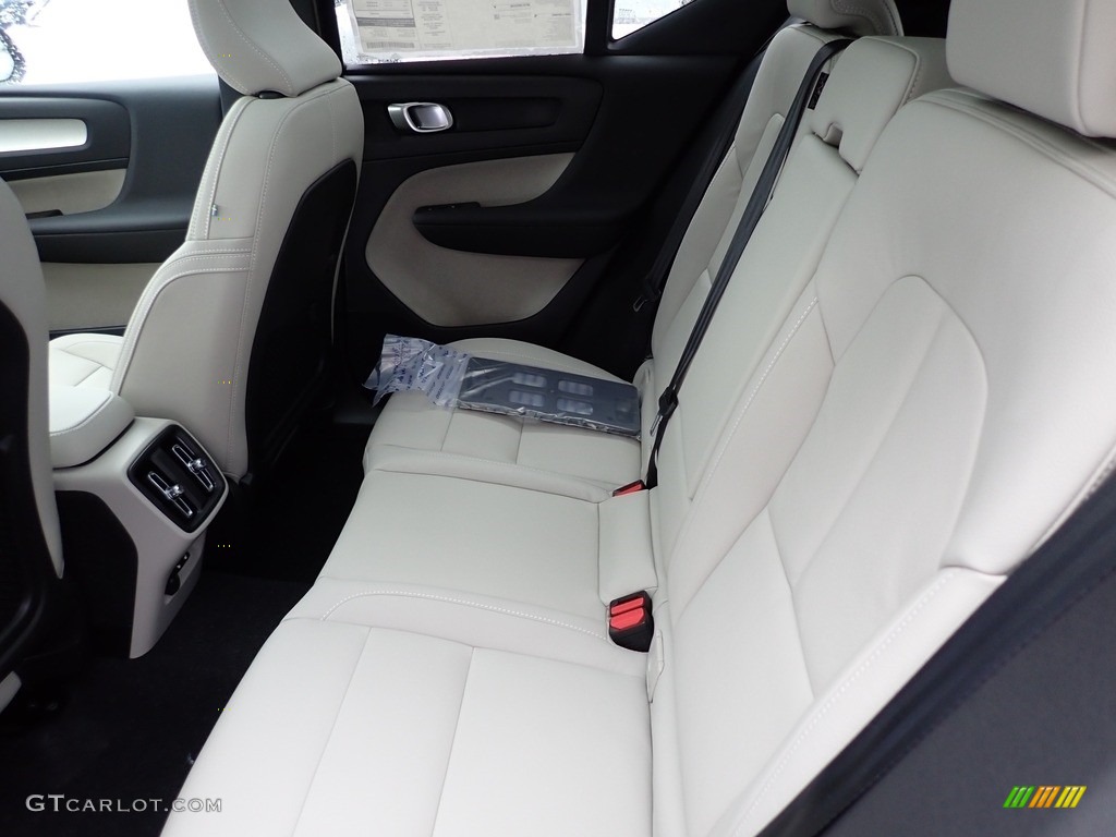 Blond/Charcoal Interior 2021 Volvo XC40 T5 Momentum AWD Photo #140032966