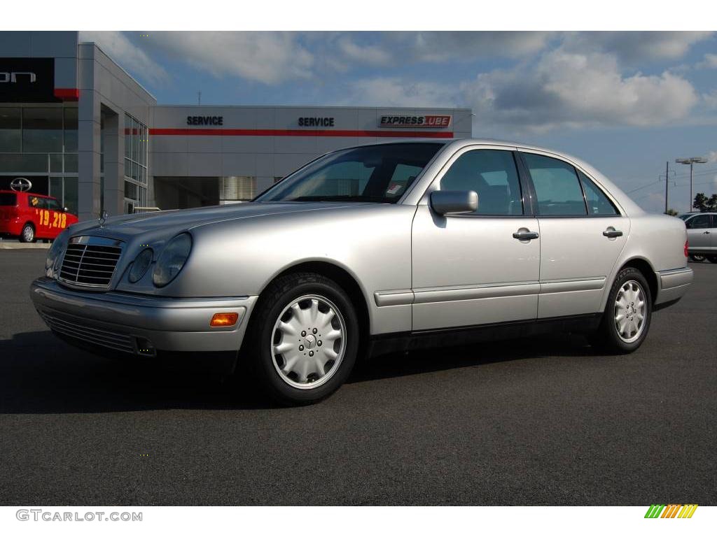 Brilliant Silver Metallic Mercedes-Benz E