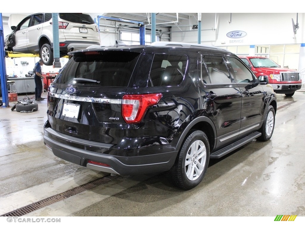 2019 Explorer XLT 4WD - Agate Black / Medium Black photo #5