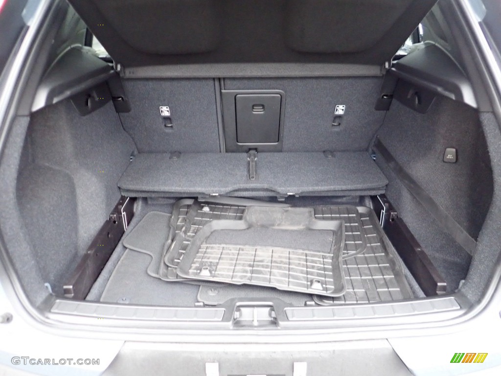 2020 Volvo XC40 T5 Momentum AWD Trunk Photos