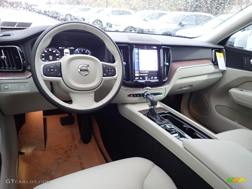 Blonde/Charcoal Interior 2021 Volvo XC60 T5 AWD Momentum Photo #140043990