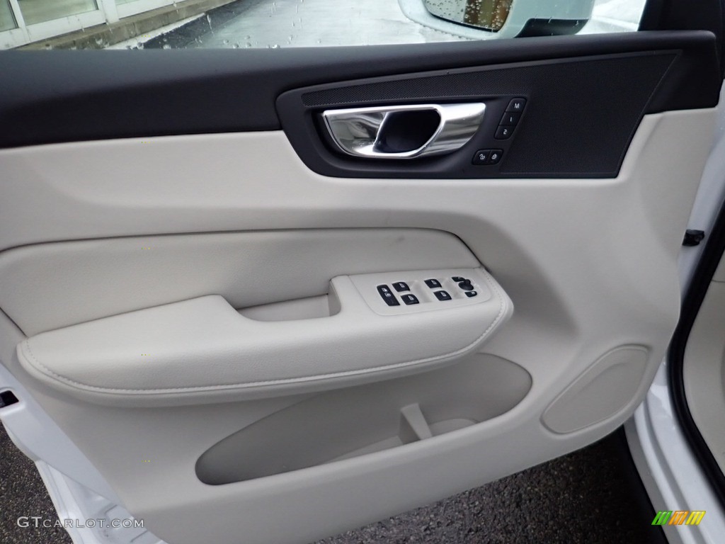2021 Volvo XC60 T5 AWD Momentum Blonde/Charcoal Door Panel Photo #140044019