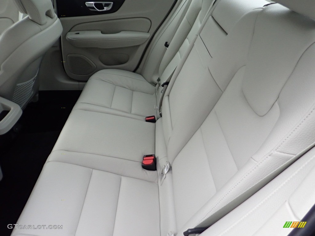 2021 Volvo S60 T6 AWD Momentum Rear Seat Photos
