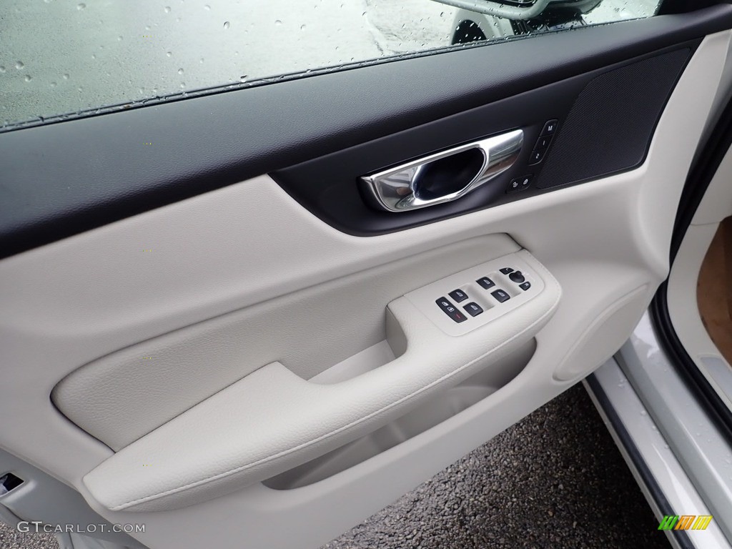 2021 Volvo S60 T6 AWD Momentum Charcoal Door Panel Photo #140044810