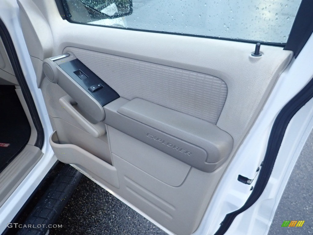 2007 Explorer Sport Trac XLT - Oxford White / Light Stone photo #12