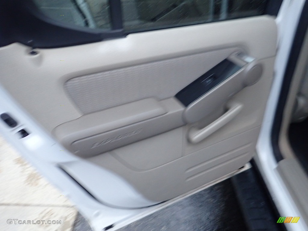 2007 Explorer Sport Trac XLT - Oxford White / Light Stone photo #18