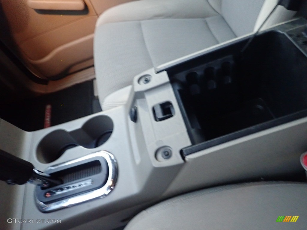 2007 Explorer Sport Trac XLT - Oxford White / Light Stone photo #22