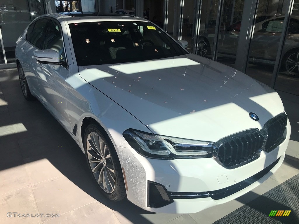 2021 5 Series 530i xDrive Sedan - Alpine White / Black photo #1