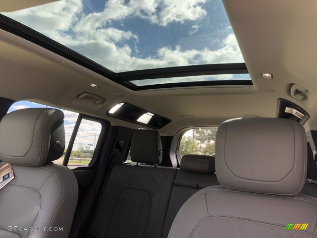 2020 Land Rover Defender 110 HSE Sunroof Photos