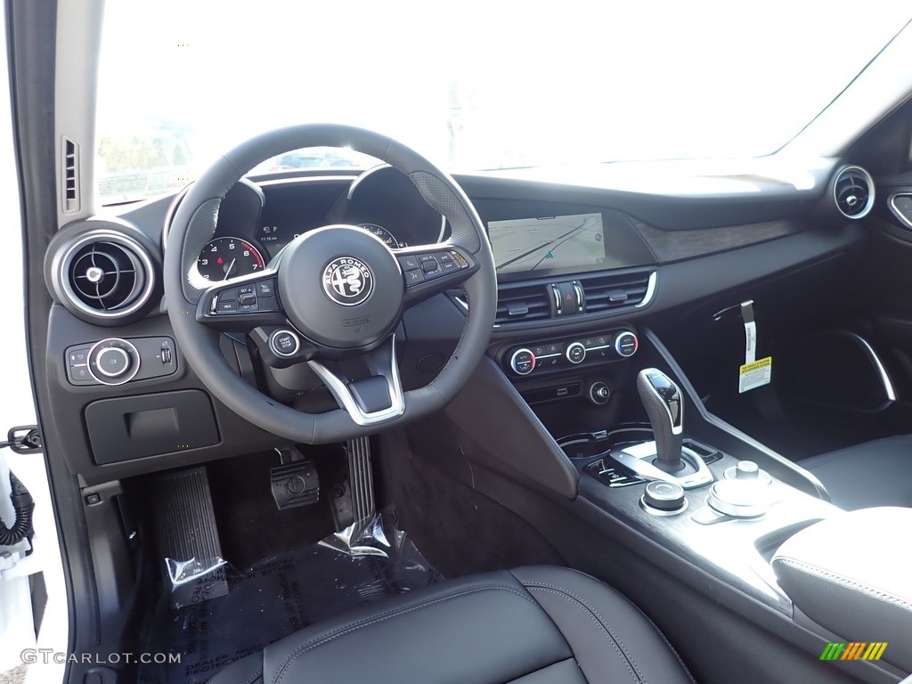 2020 Alfa Romeo Giulia AWD Dashboard Photos